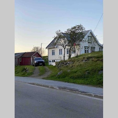 Nordlandshuset "Lottebakken", Ballstad In Lofoten Bagian luar foto