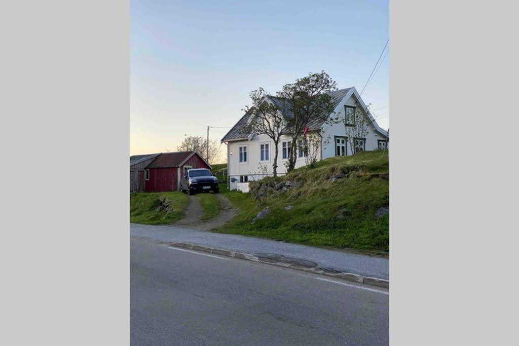 Nordlandshuset "Lottebakken", Ballstad In Lofoten Bagian luar foto