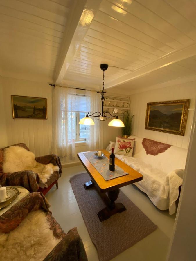 Nordlandshuset "Lottebakken", Ballstad In Lofoten Bagian luar foto