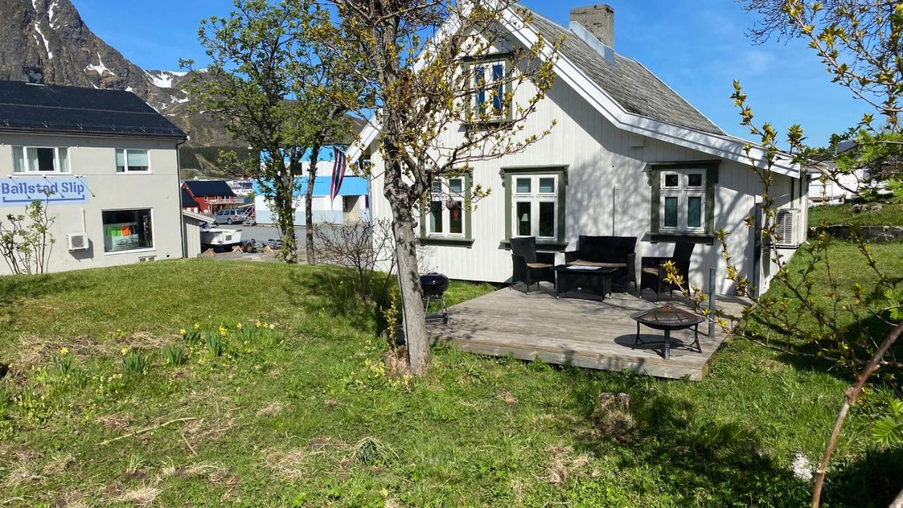 Nordlandshuset "Lottebakken", Ballstad In Lofoten Bagian luar foto